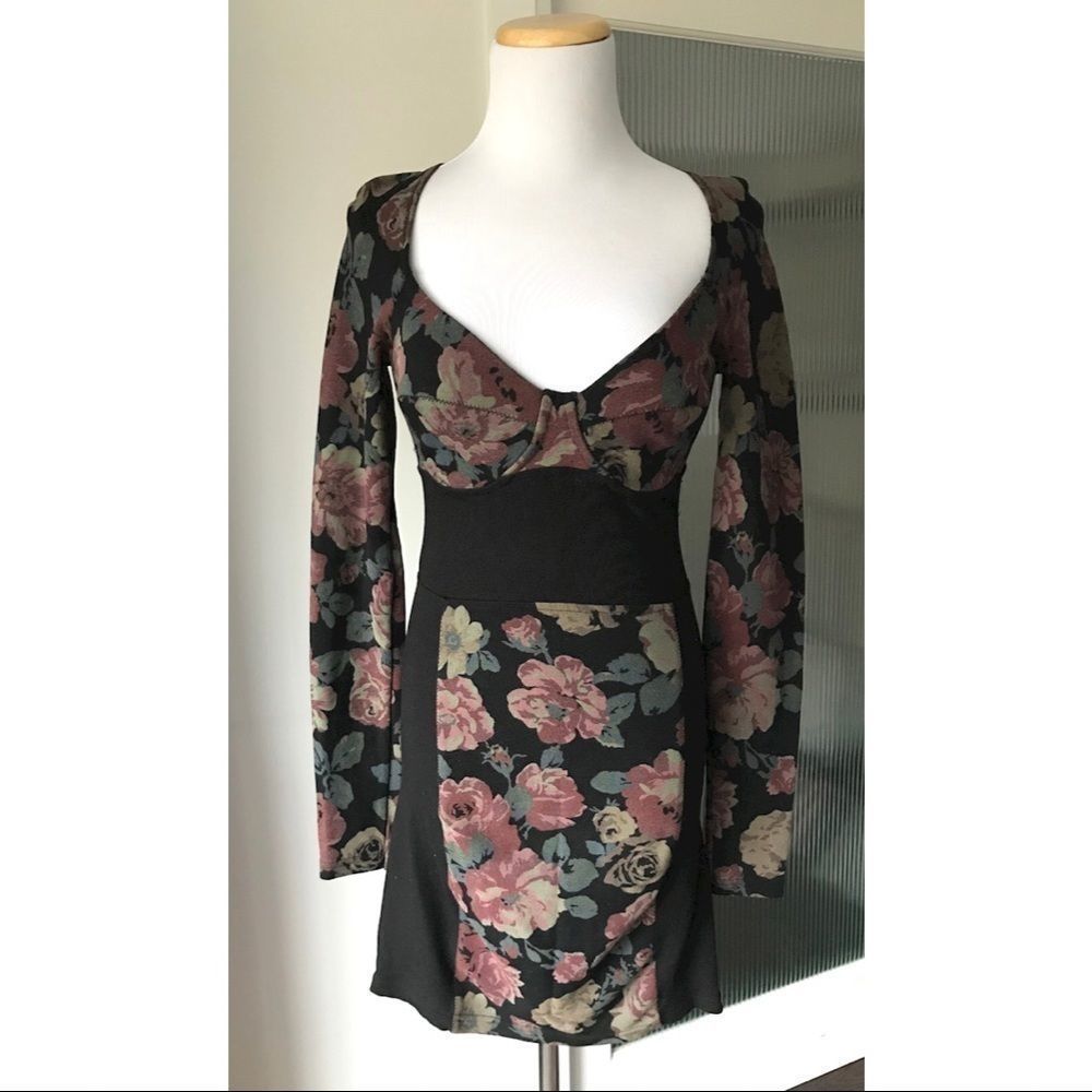 Aritzia Wilfred floral bodycon dress